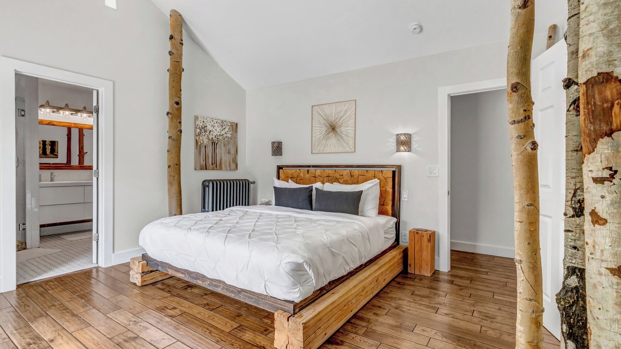 Photo of Bedroom in Cheyenne Canyon