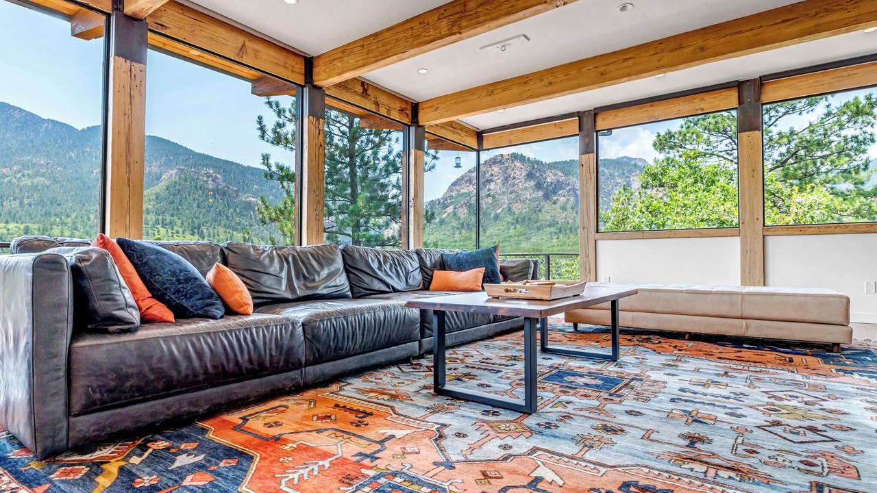 Photo of Livingroom in Cheyenne Canyon