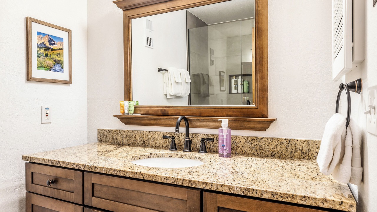 Photo of Bathroom in Four O'Clock