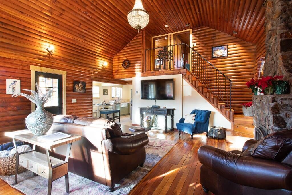 Photo of Livingroom in Evergreen