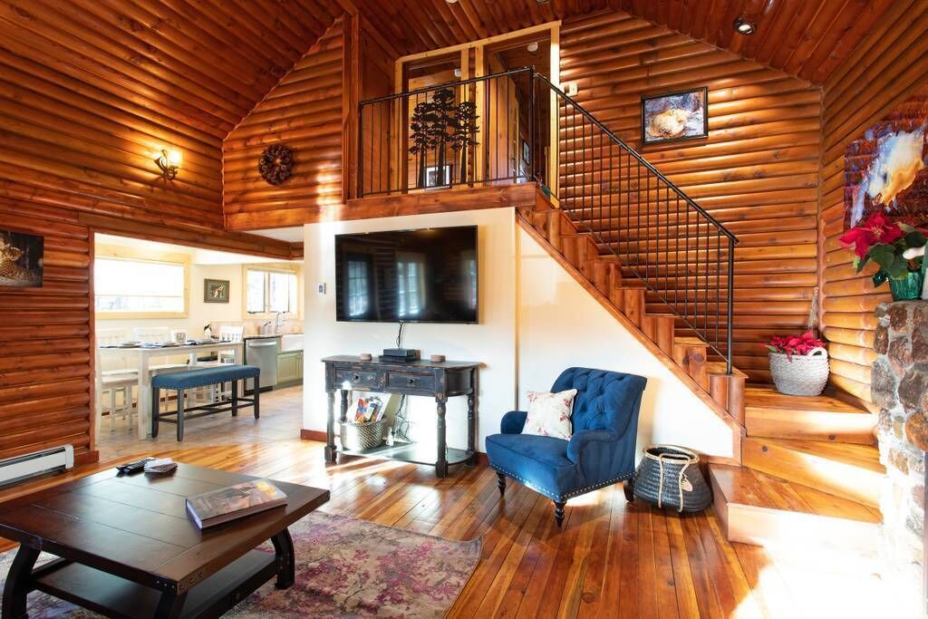 Photo of Livingroom in Evergreen