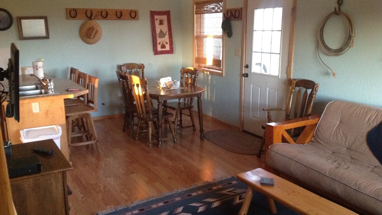 Photo of Livingroom in Yellow Jacket