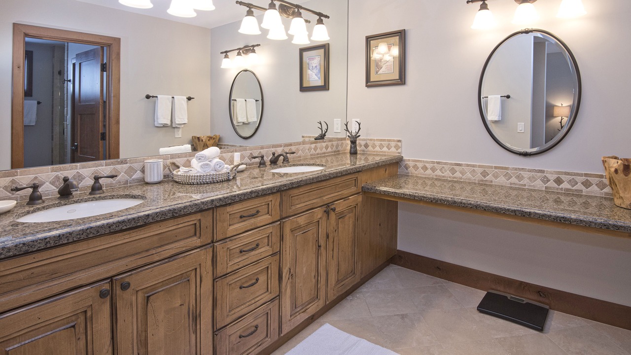 Photo of Bathroom in Highlands Townhomes