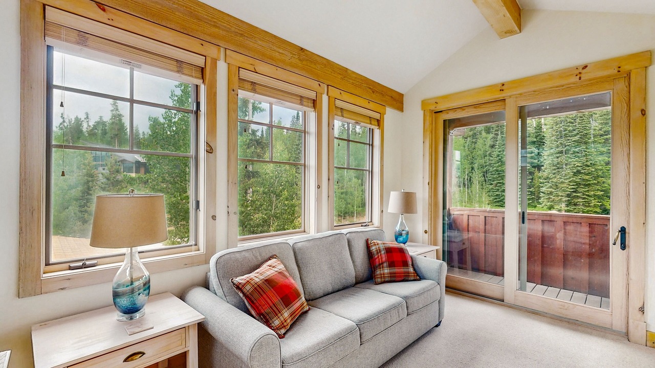 Photo of Livingroom in Three Peaks