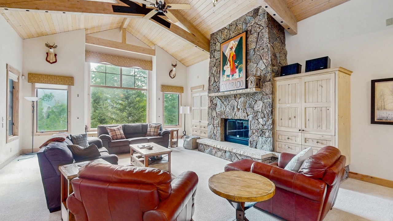 Photo of Livingroom in Three Peaks