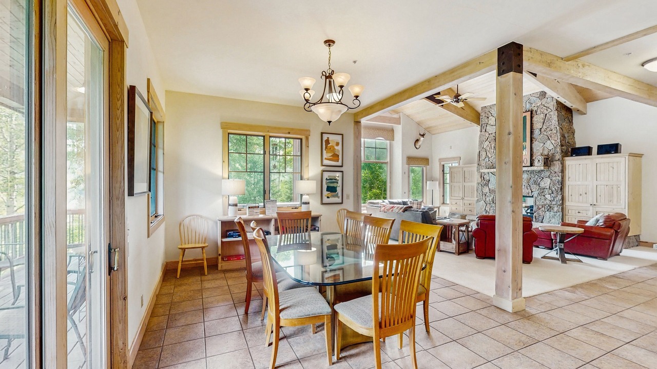 Photo of Livingroom in Three Peaks