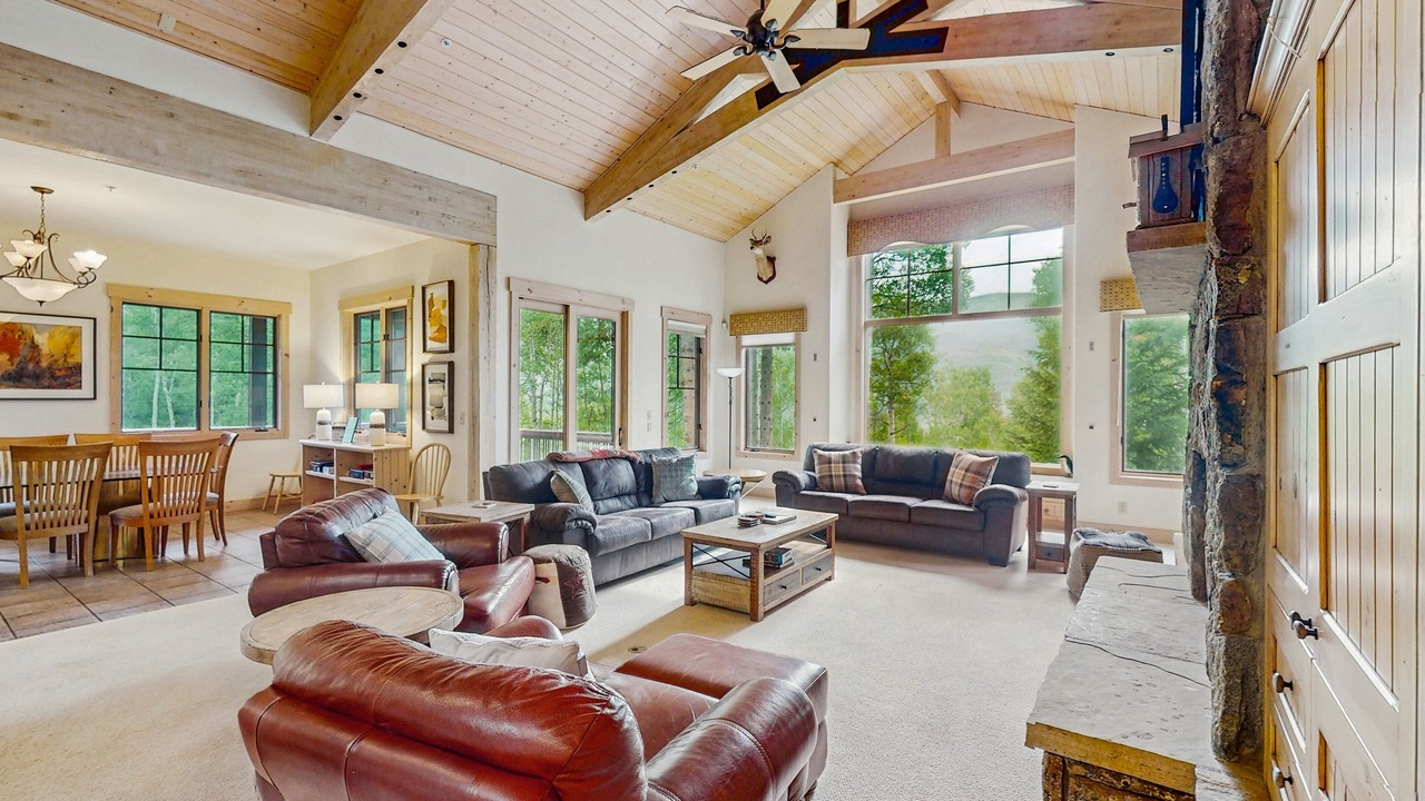 Photo of Livingroom in Three Peaks