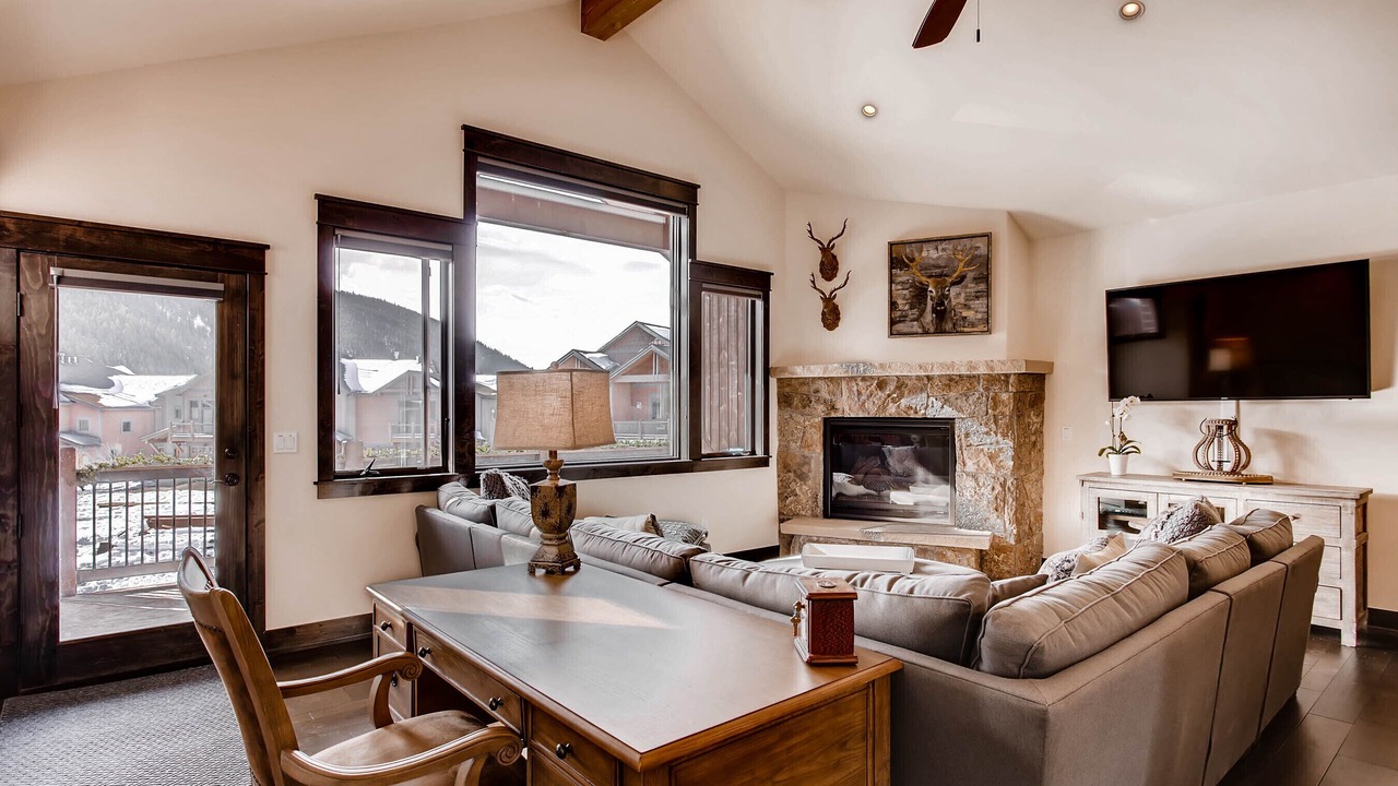 Photo of Livingroom in River Run