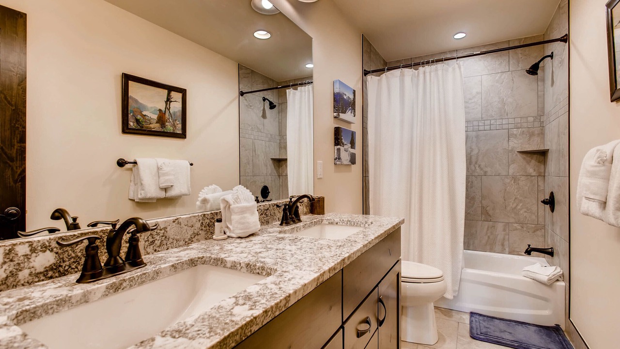 Photo of Bathroom in River Run
