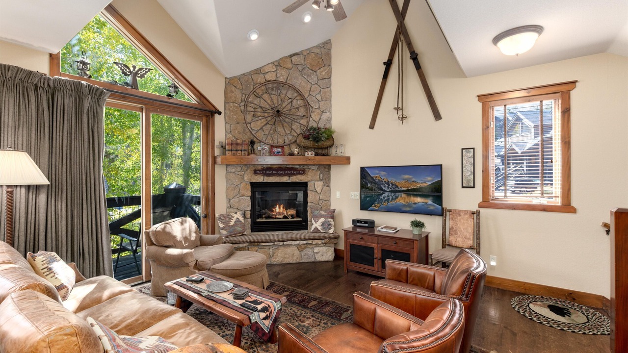 Photo of Livingroom in Four O'Clock