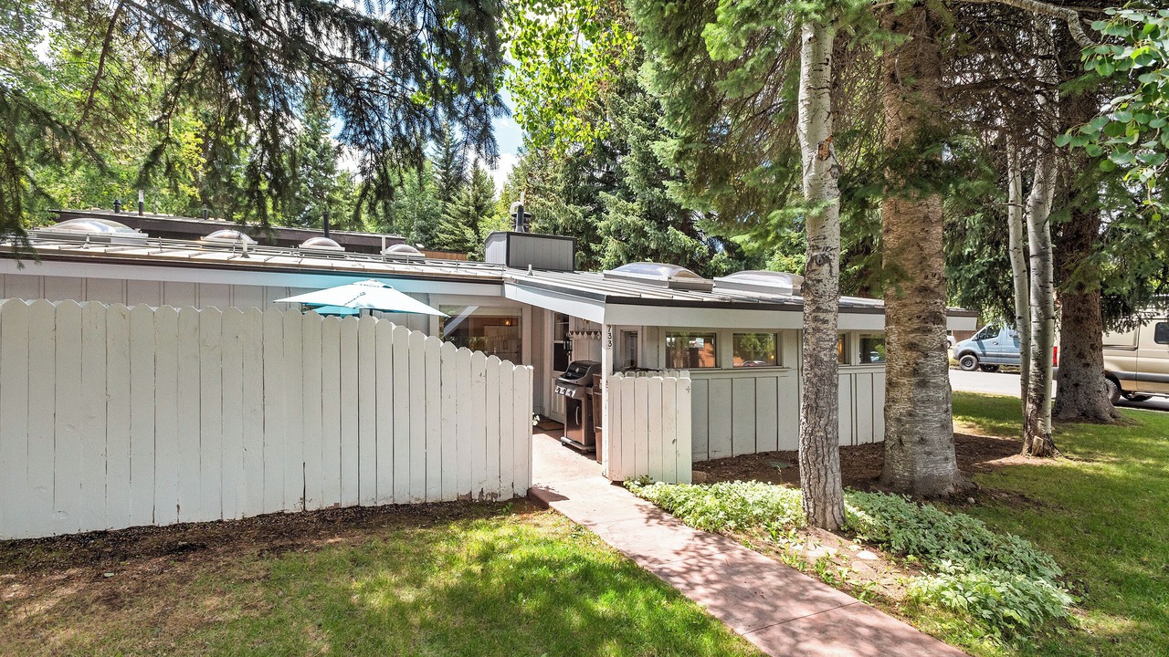 Photo of Outdoor in West End