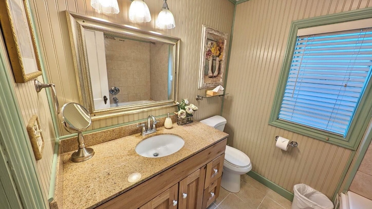 Photo of Bathroom in Golden