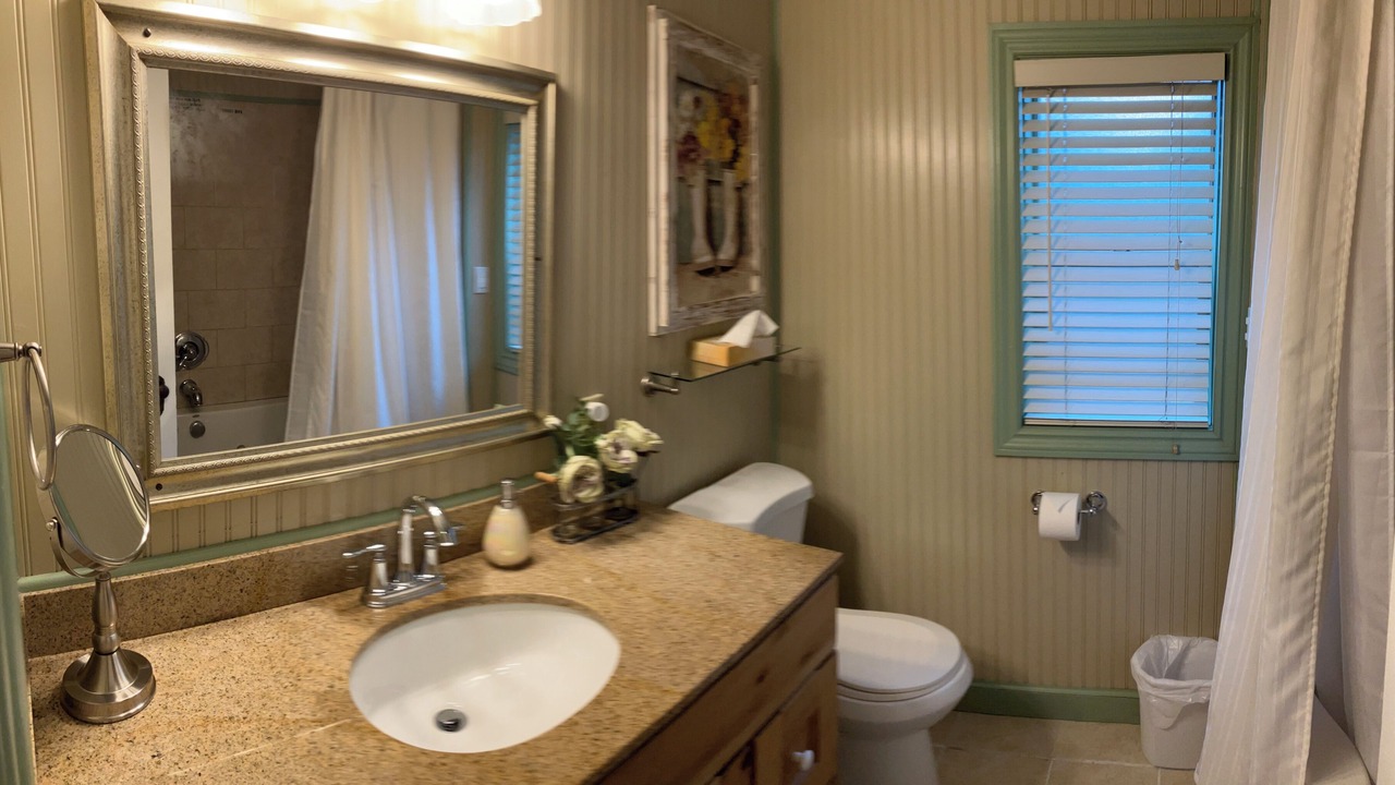 Photo of Bathroom in Golden