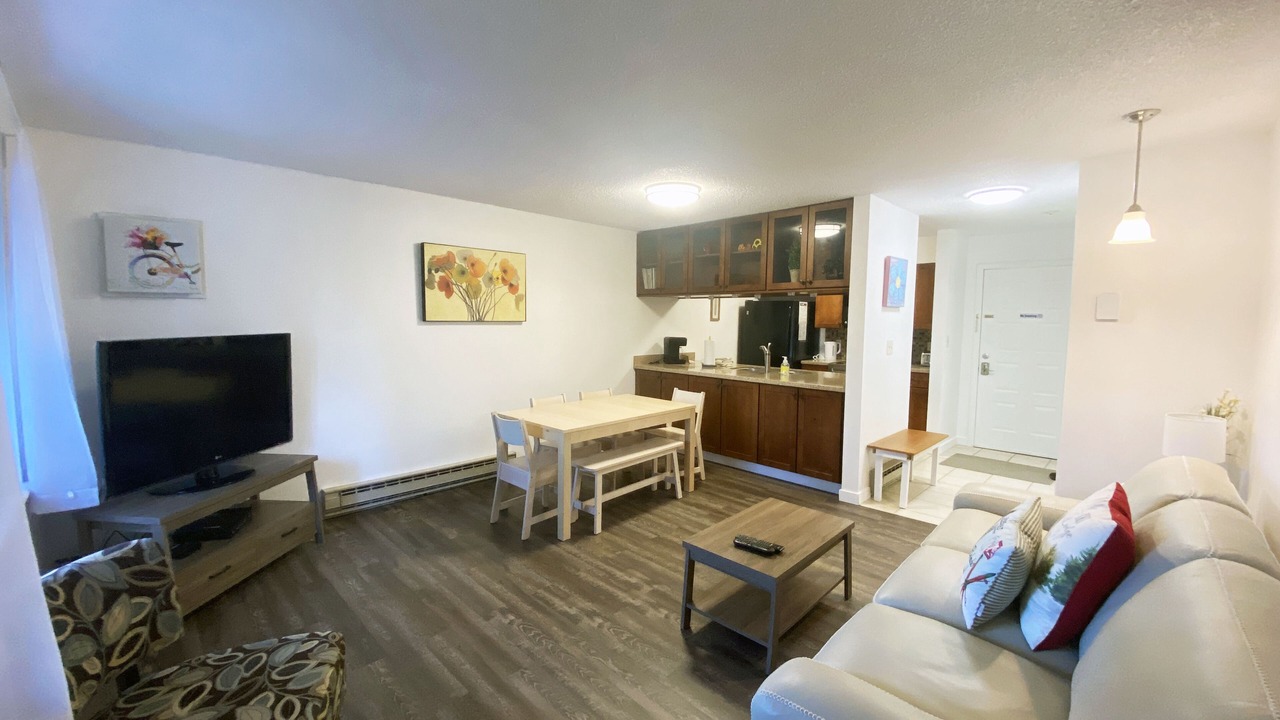 Photo of Livingroom in Peak 8