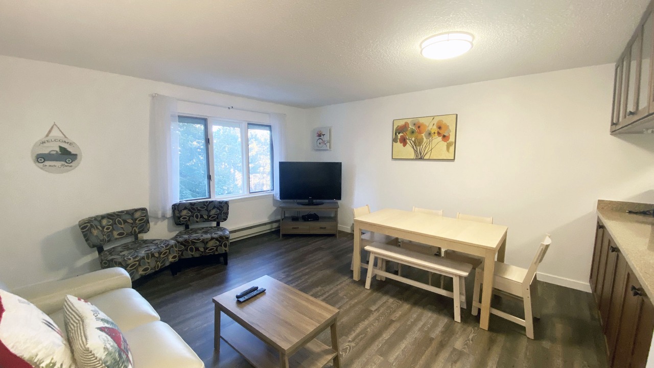 Photo of Livingroom in Peak 8
