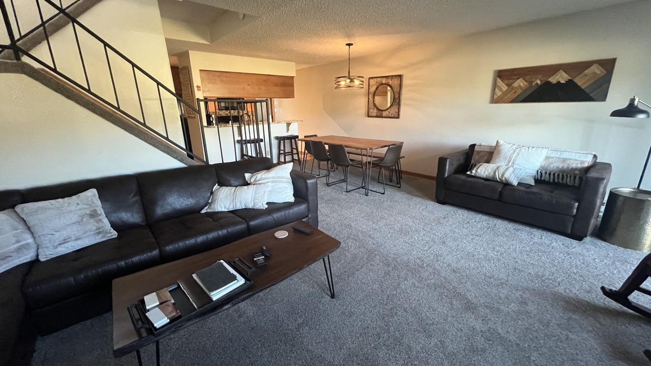 Photo of Livingroom in Summit Cove