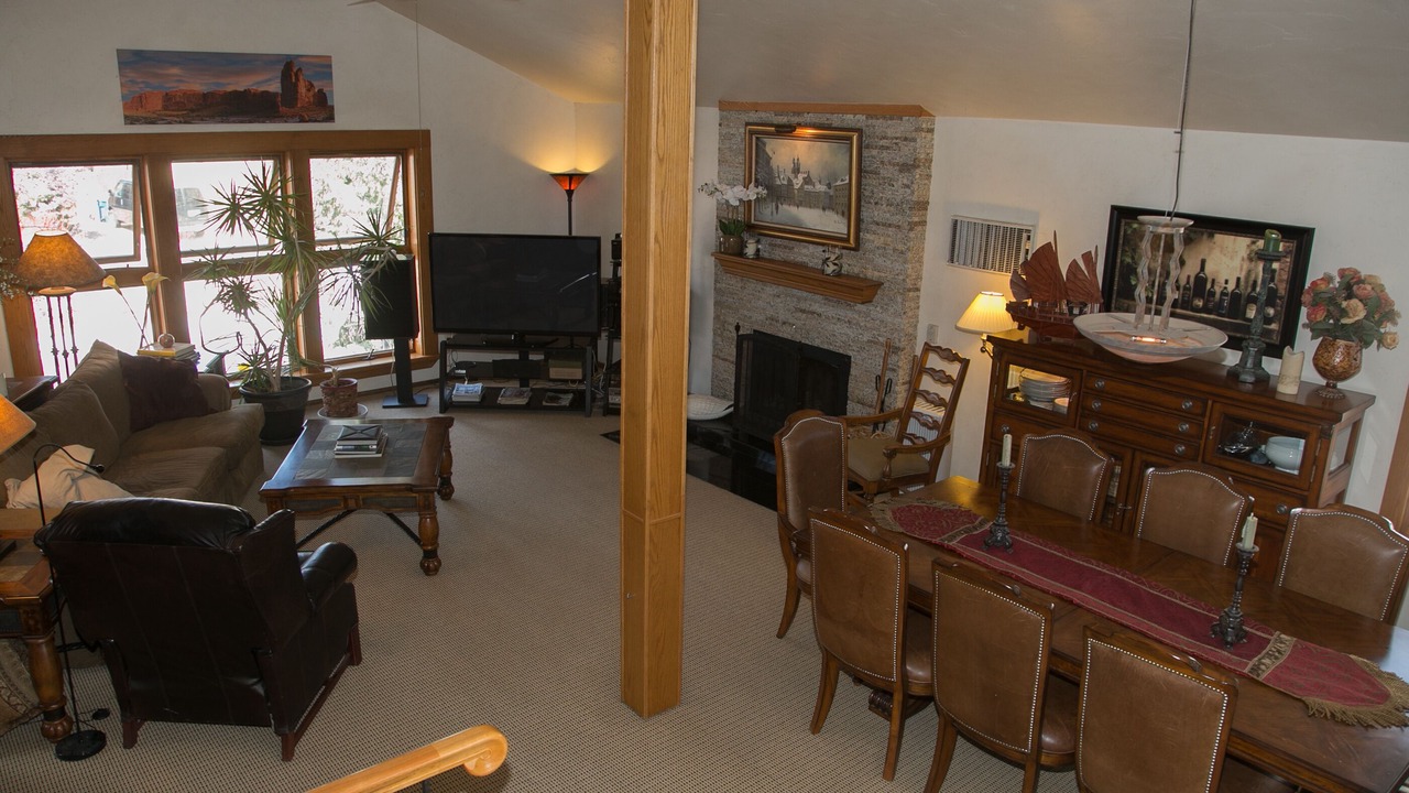 Photo of Livingroom in Dam East - West