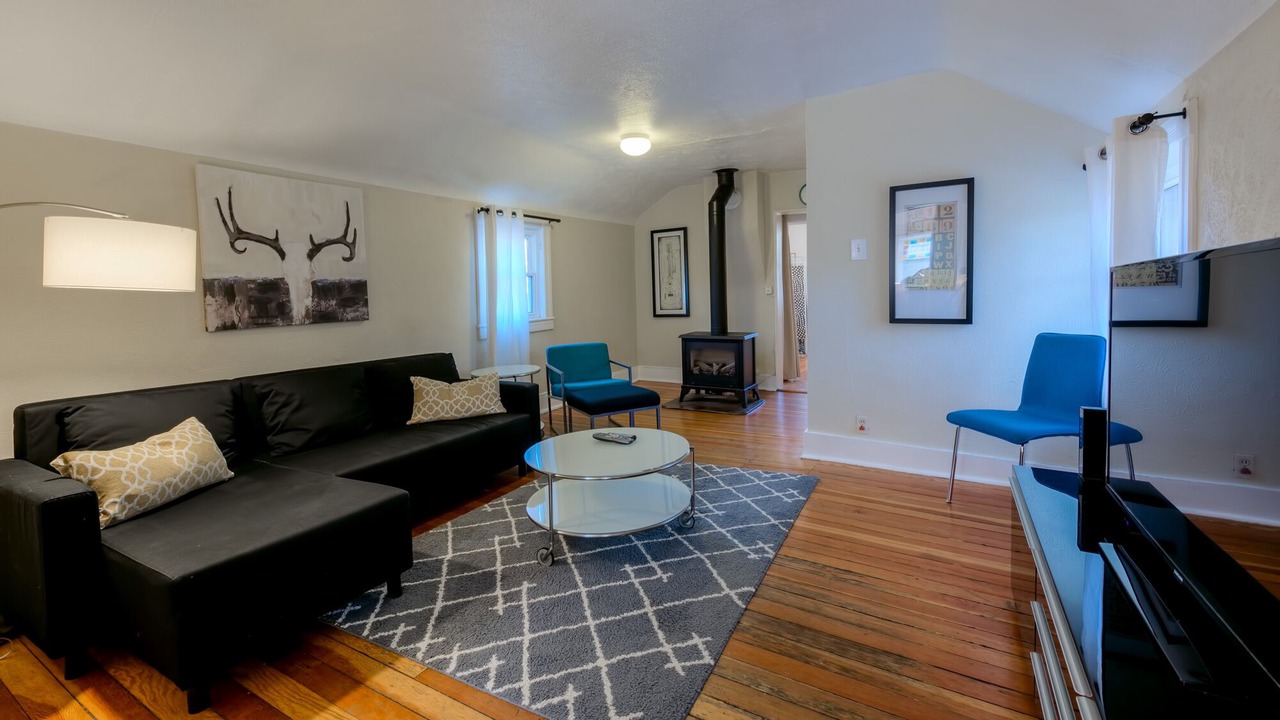 Photo of Livingroom in Mapleton Hill