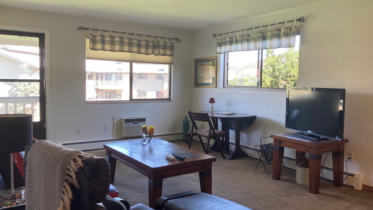 Photo of Livingroom in East Boulder