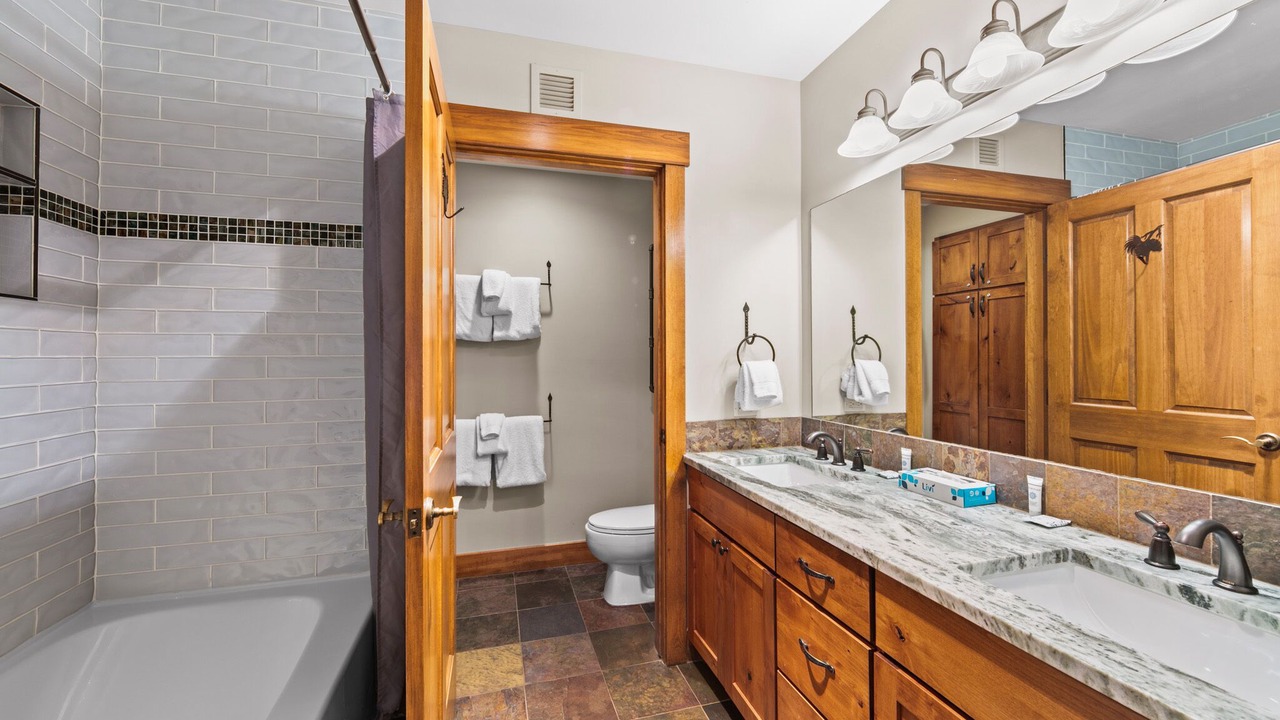 Photo of Bathroom in River Run