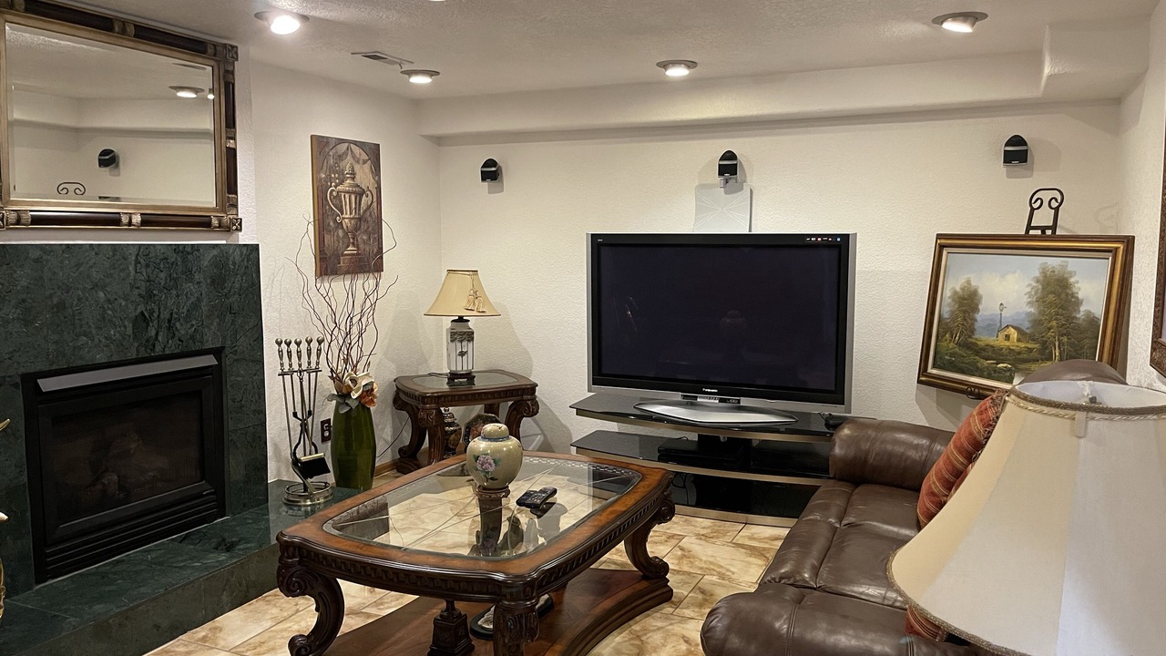 Photo of Livingroom in Peyton