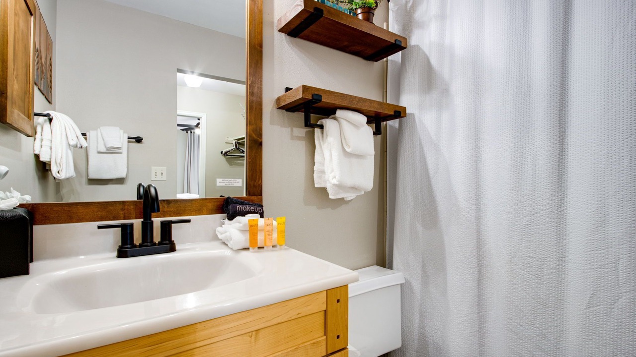 Photo of Bathroom in Warrior's Mark West
