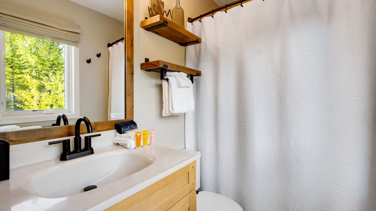 Photo of Bathroom in Warrior's Mark West