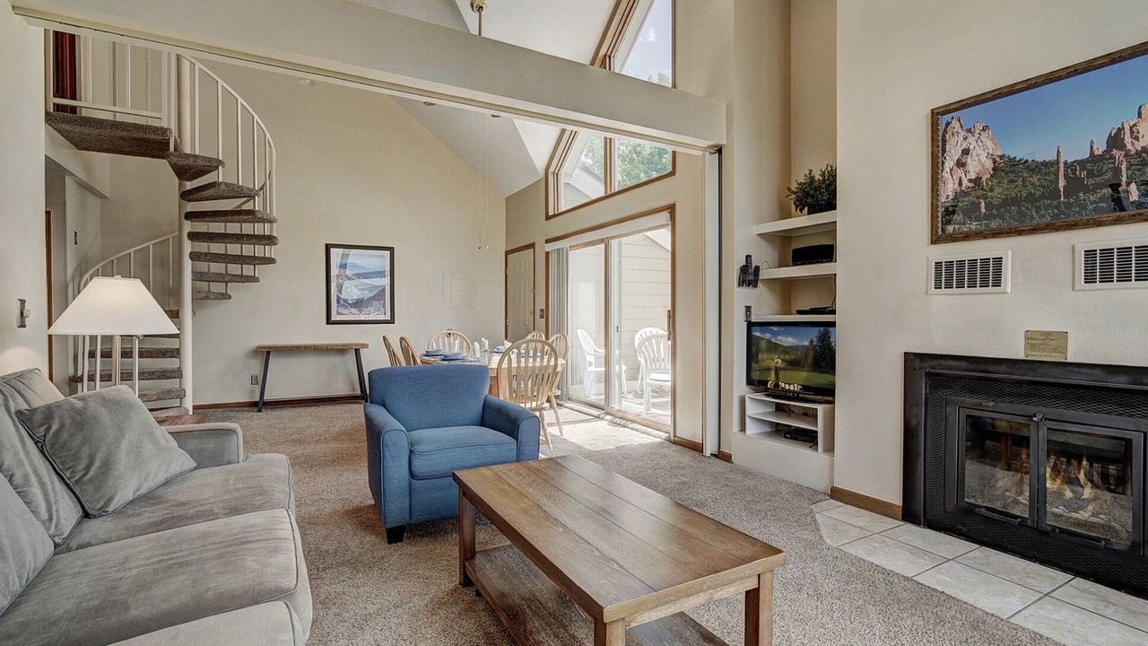 Photo of Livingroom in Summit Cove