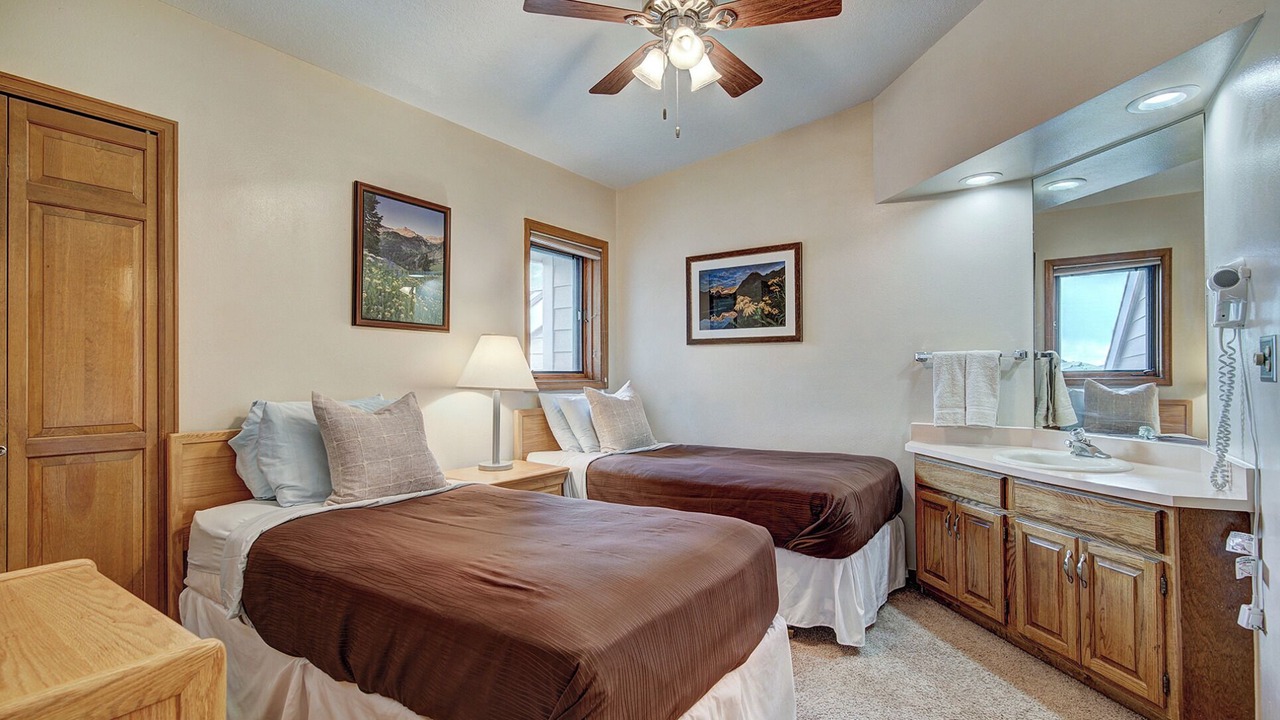Photo of Bedroom in Summit Cove
