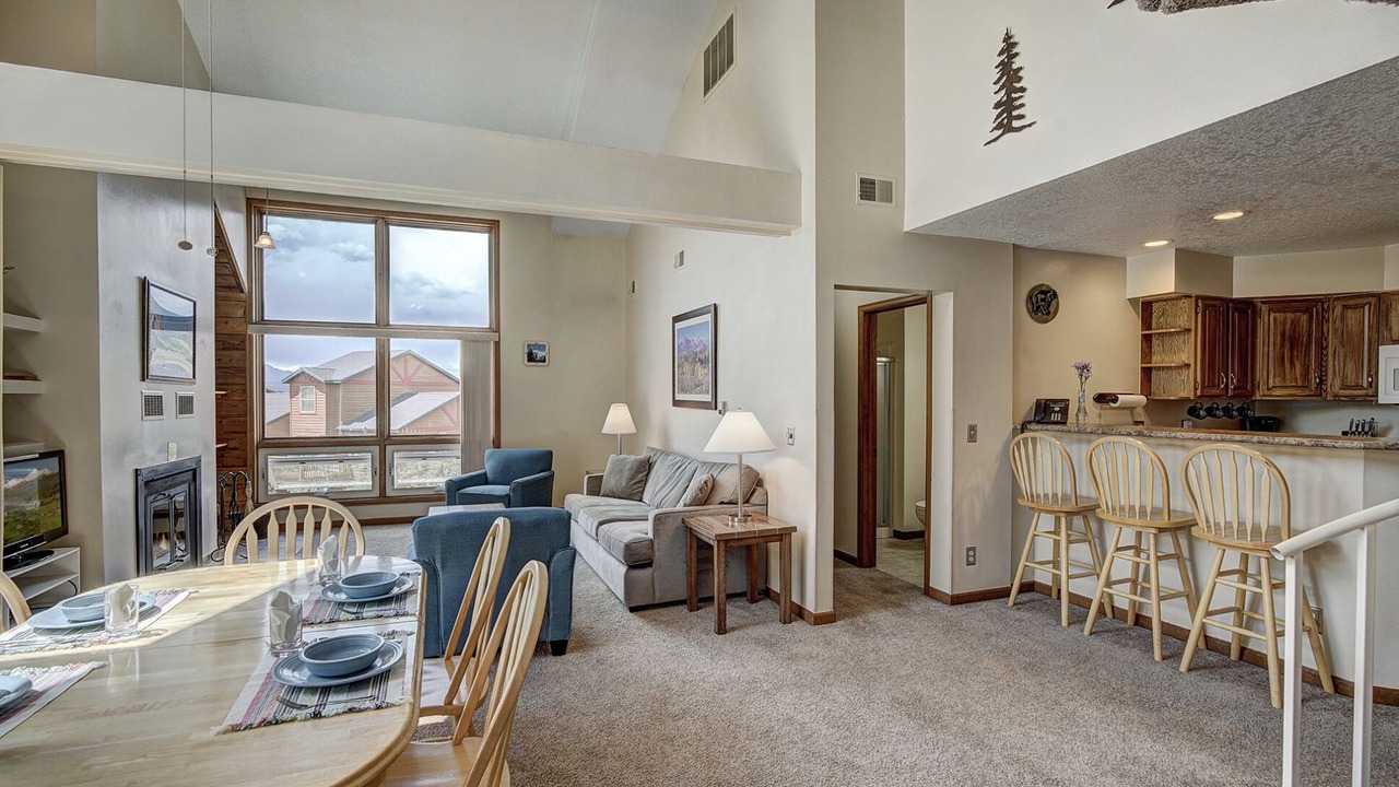 Photo of Livingroom in Summit Cove