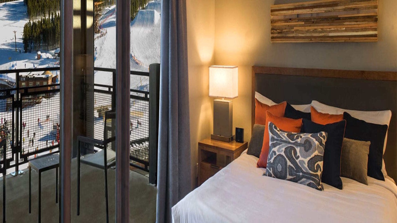 Photo of Bedroom in Peak 8