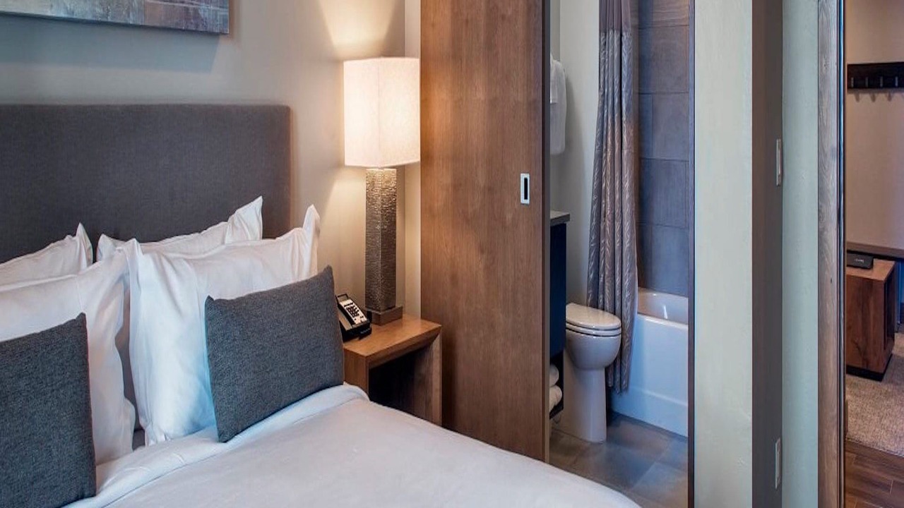Photo of Bedroom in Peak 8