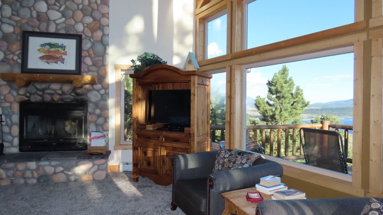 Photo of Livingroom in Twin Lakes