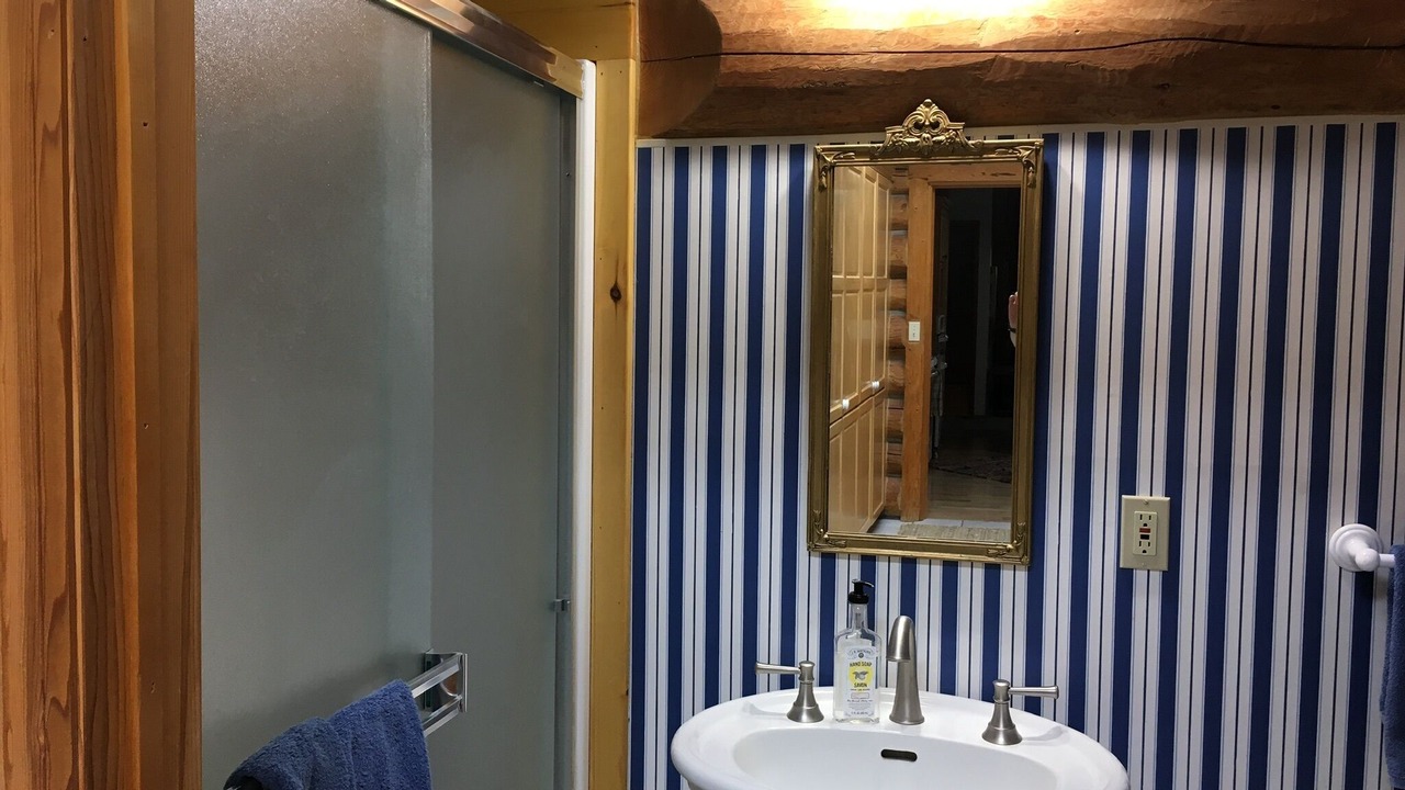 Photo of Bathroom in Lazear