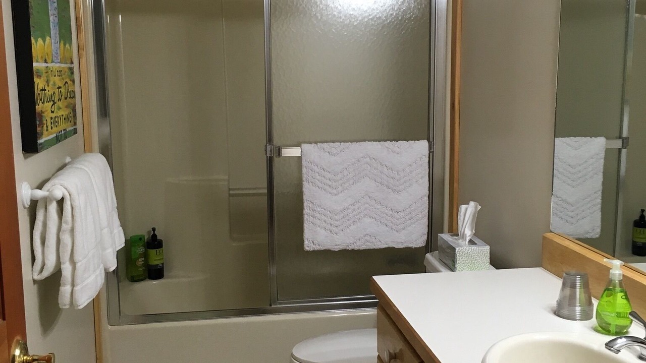 Photo of Bathroom in Lazear