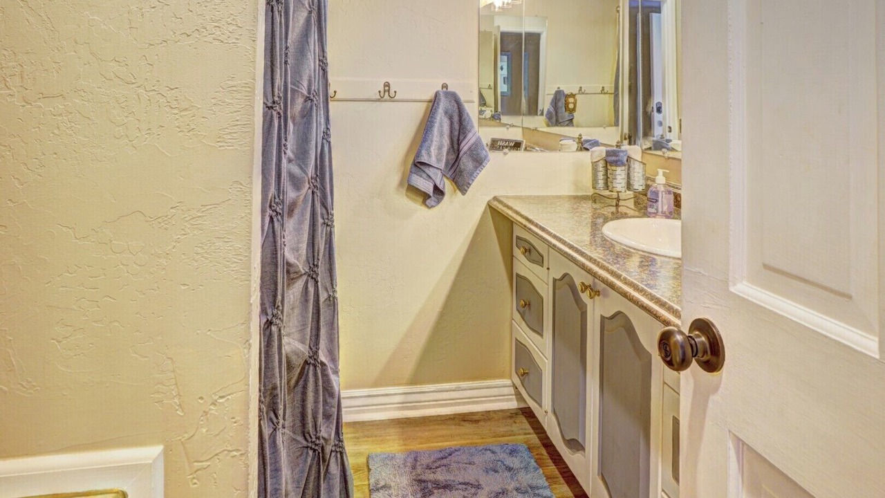 Photo of Bathroom in Palisade