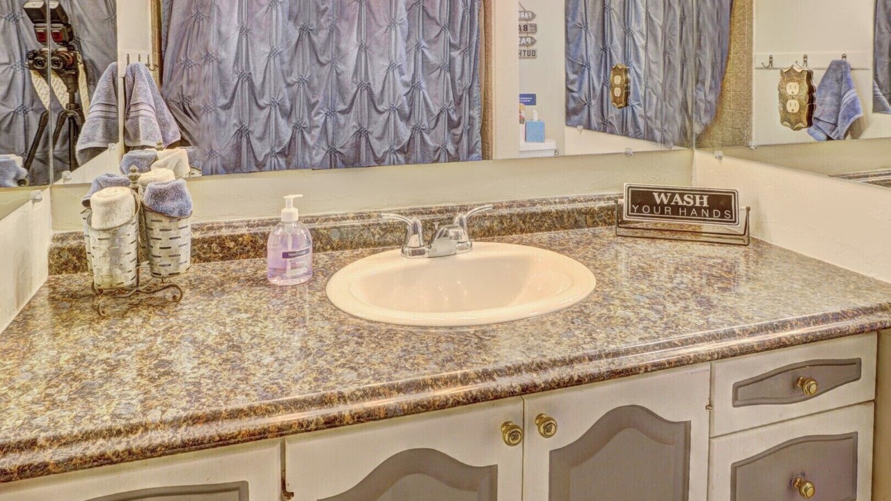 Photo of Bathroom in Palisade