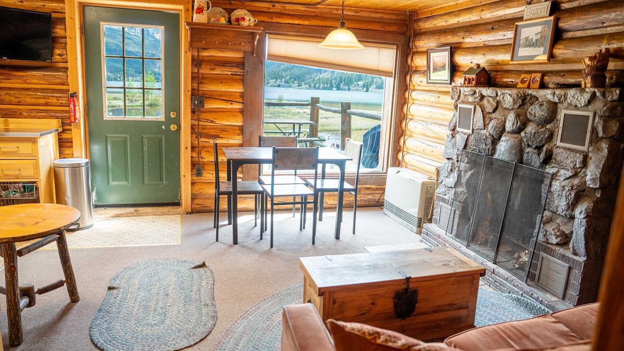 Photo of Livingroom in Lake City