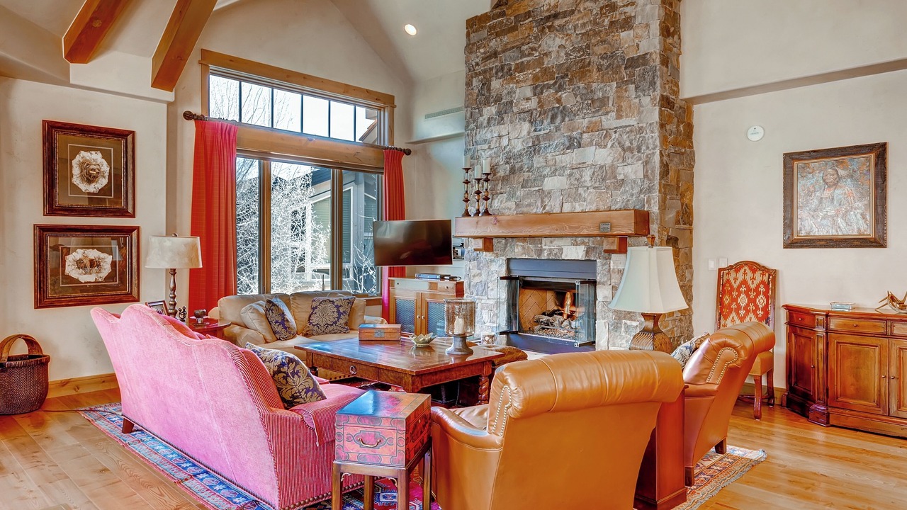 Photo of Livingroom in Edwards