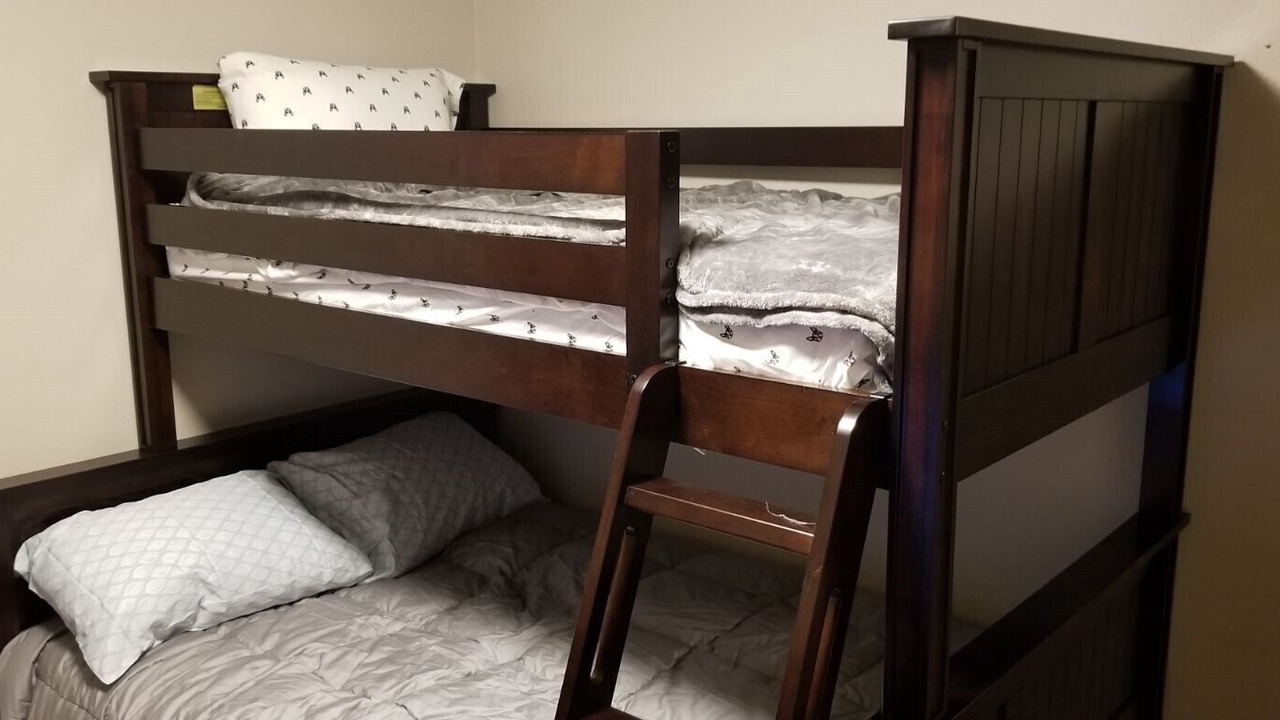 Photo of Bedroom in Summit Cove