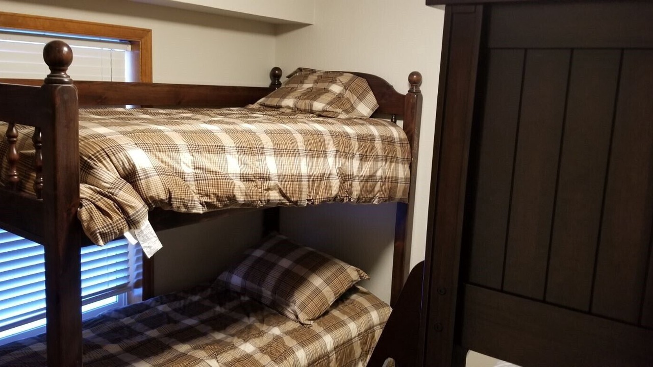 Photo of Bedroom in Summit Cove