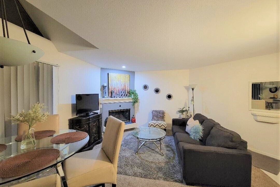 Photo of Livingroom in Englewood