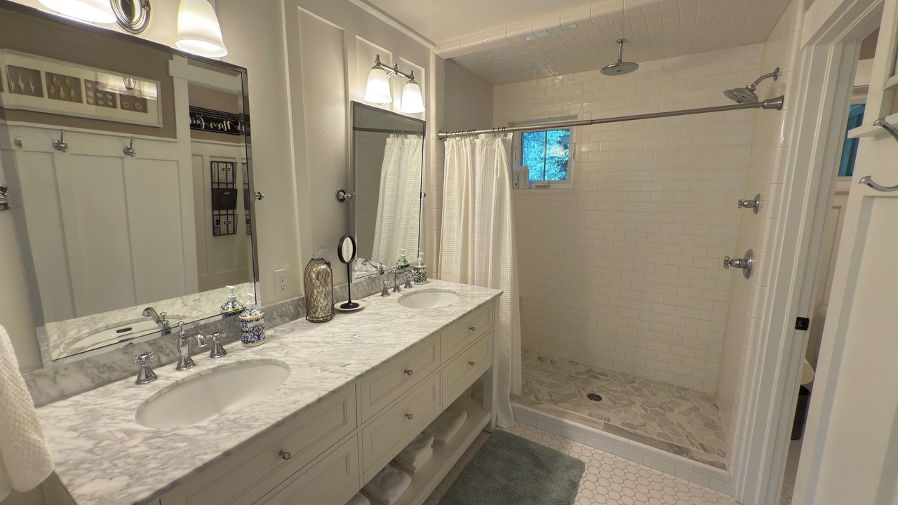 Photo of Bathroom in Monument