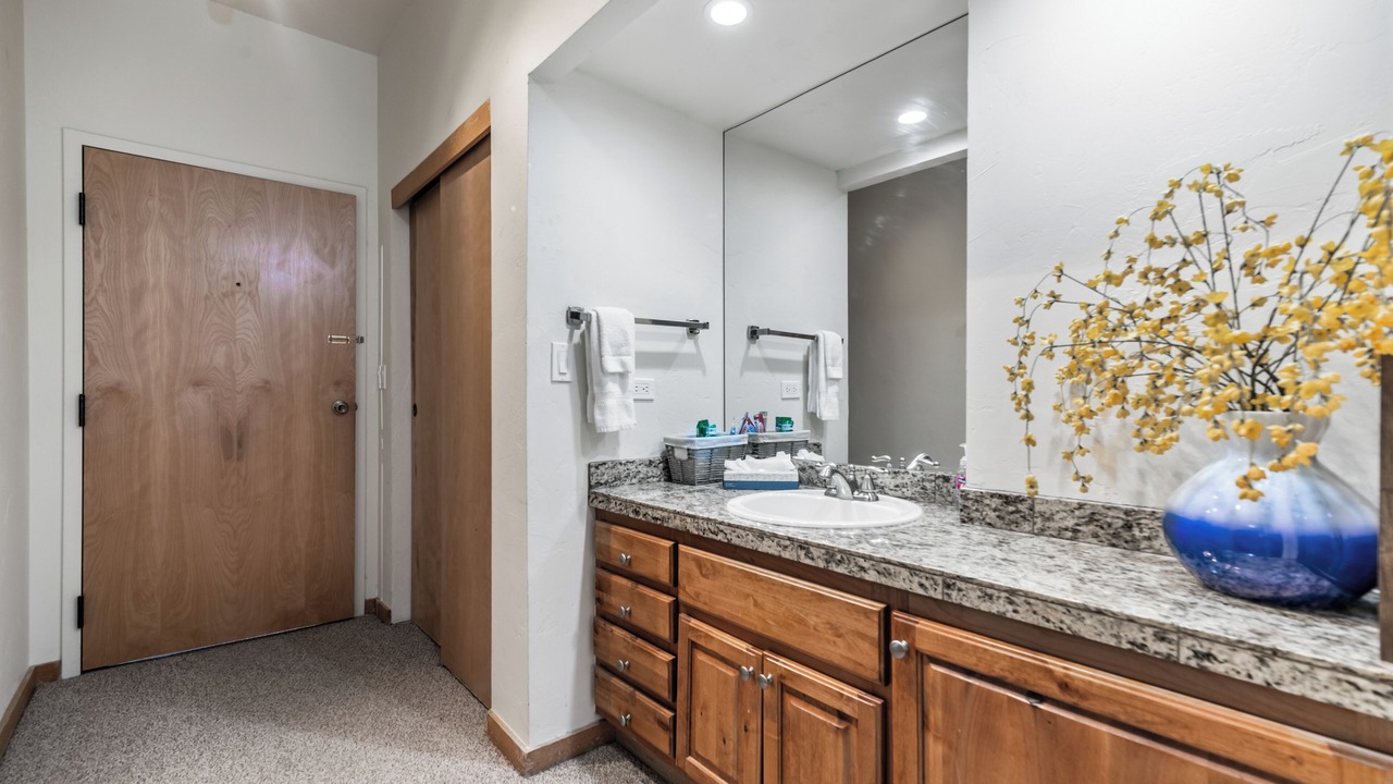 Photo of Bathroom in Peak 9