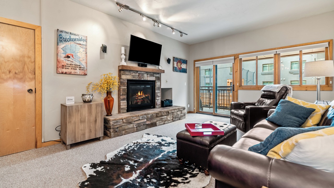 Photo of Livingroom in Peak 9
