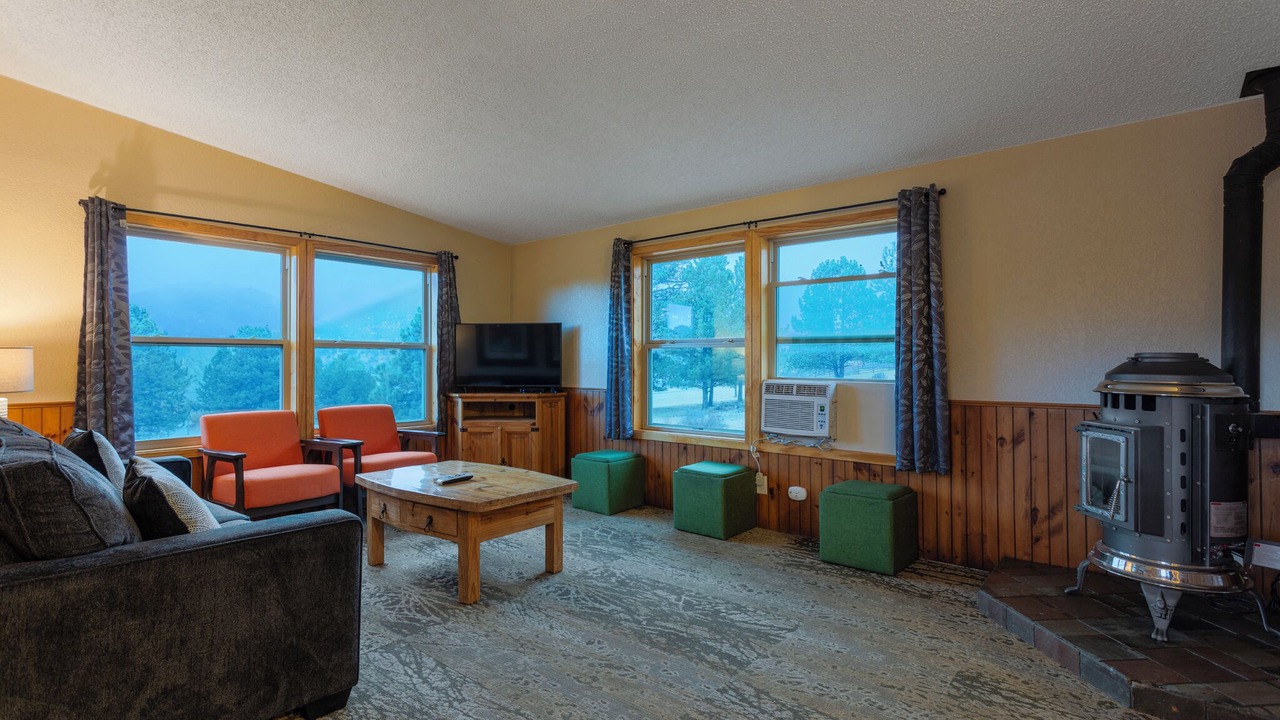 Photo of Livingroom in Stanley Hills