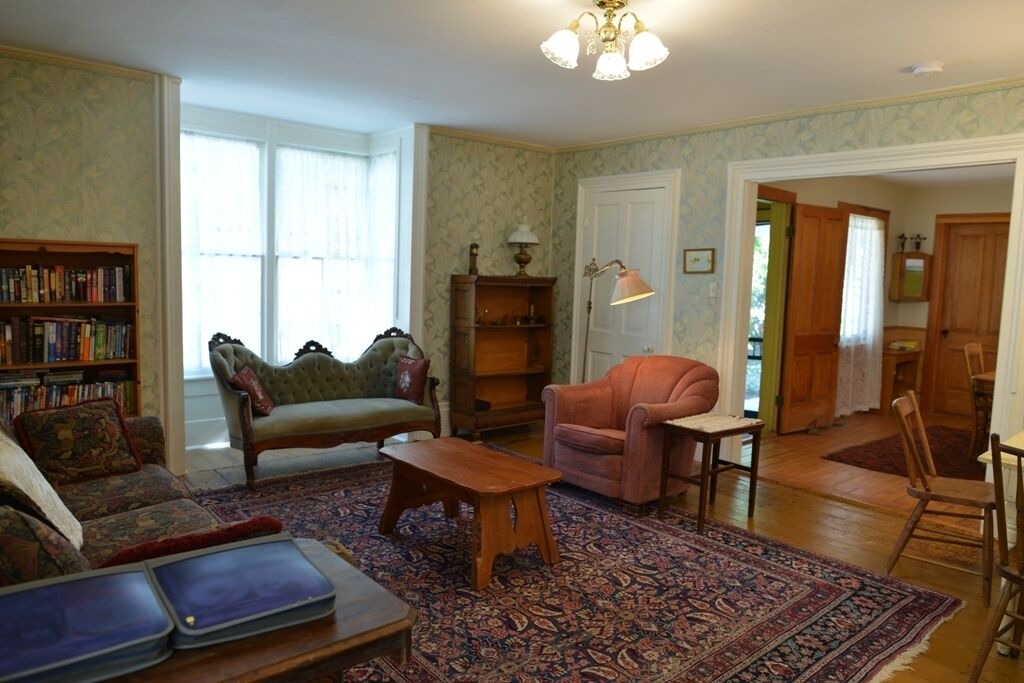 Photo of Livingroom in Historic District
