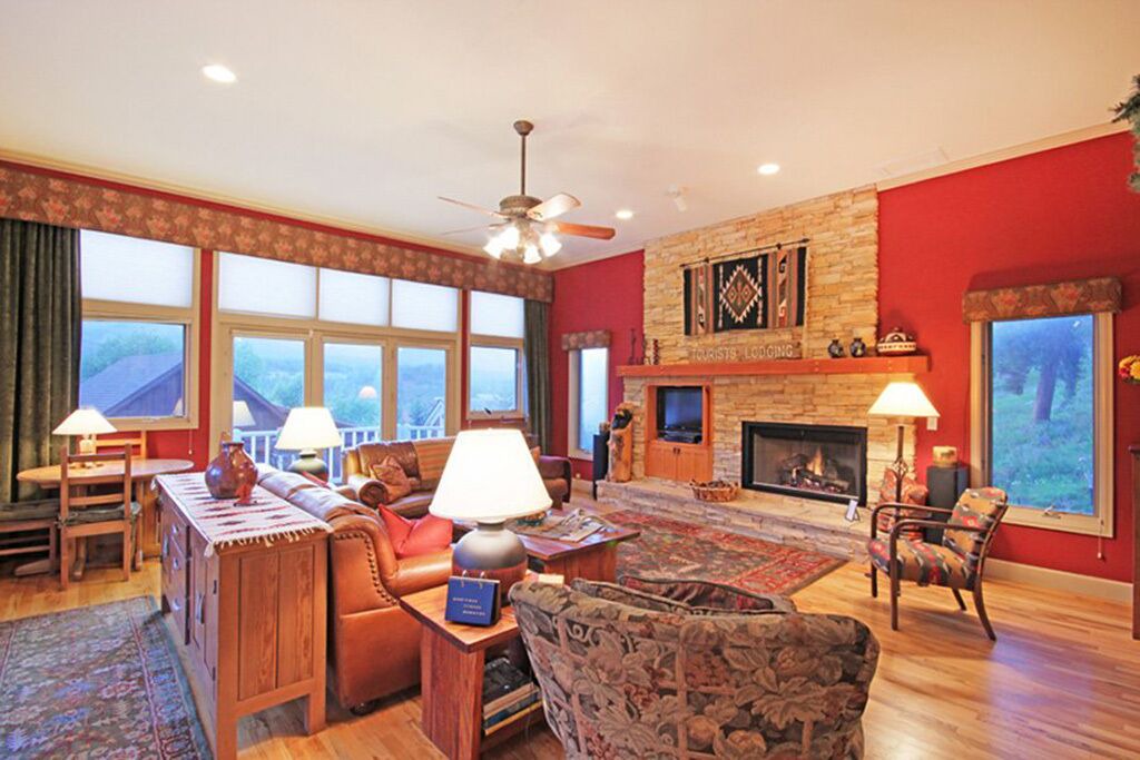 Photo of Livingroom in Historic District