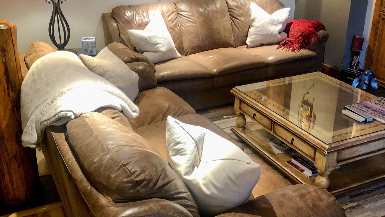Photo of Livingroom in Peak 9