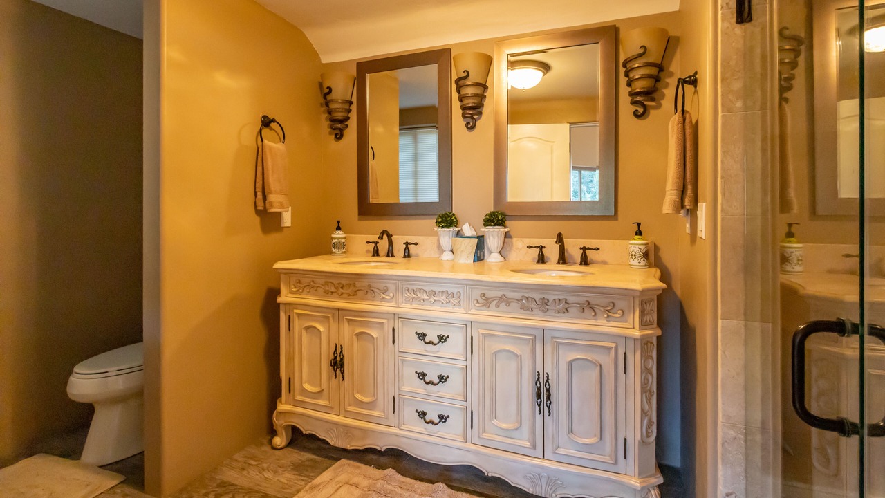 Photo of Bathroom in Columbine Lake
